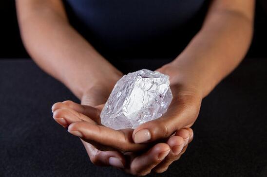 世界最大钻石原石即将公开拍卖 重达1109克拉